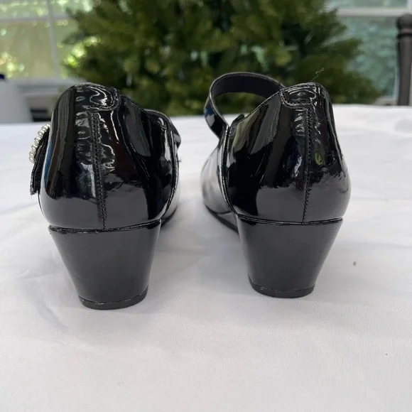 Christie & Jill Little & Big Girls Heart Round Toe Mary Jane Shoes Black, Size 3 - Picture 7 of 8